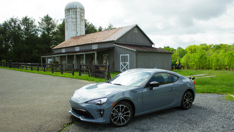 Illustration for article titled How the 2020 Toyota Supra Compares to the Toyota 86 in Real-World Driving